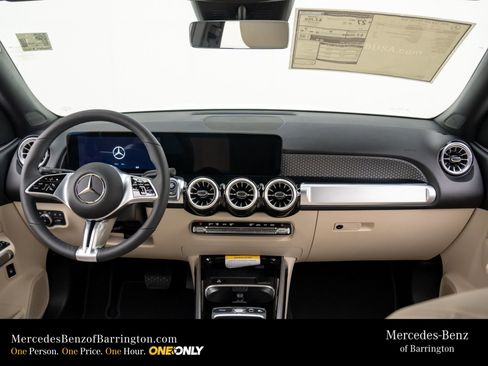 New 2025 Mercedes-Benz GLB 250 4MATIC image 11