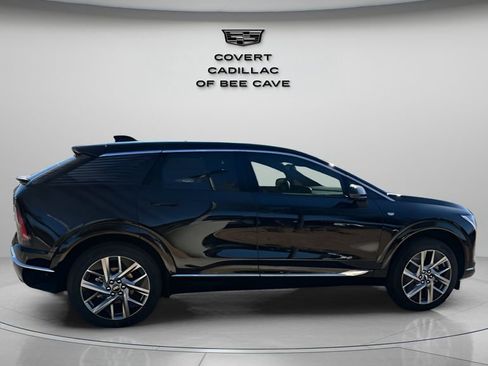 New 2026 Cadillac Optiq Luxury 1 image 10