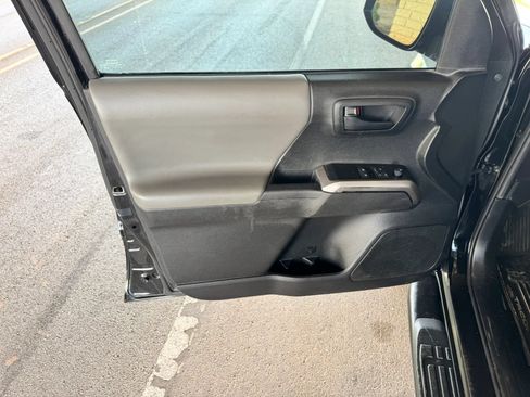 Used 2022 Toyota Tacoma SR5 RWD image 10
