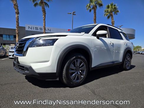 Used 2025 Nissan Pathfinder SV FWD image 2