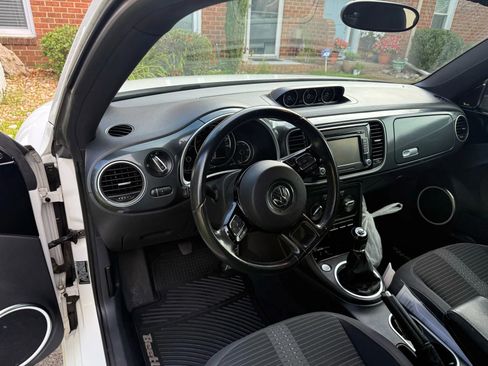 Used 2013 Volkswagen Beetle 2.0T image 13
