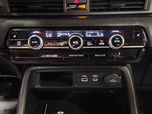 Used 2025 Honda Pilot Touring image 39