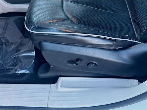 Used 2021 Chrysler Pacifica Limited image 19