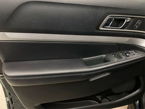 Used 2016 Ford Explorer XLT w/ Equipment Group 202A AWD/4WD image 25