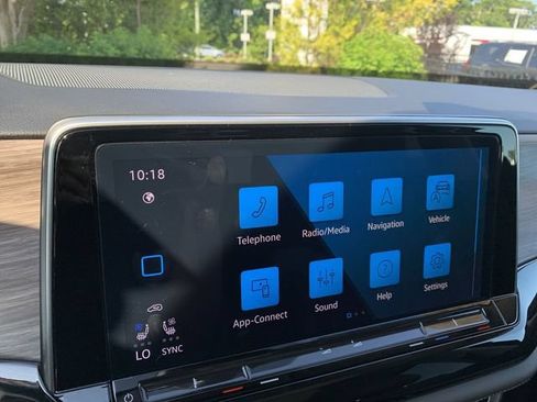 Used 2025 Volkswagen Atlas SEL AWD/4WD image 21