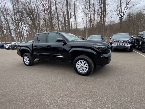 Certified 2025 Toyota Tacoma SR5 image 5