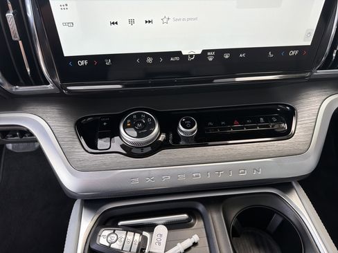 Certified 2025 Ford Expedition Platinum w/ Driver's Package AWD/4WD image 48