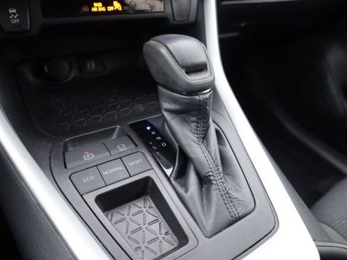 Used 2023 Toyota RAV4 LE image 29