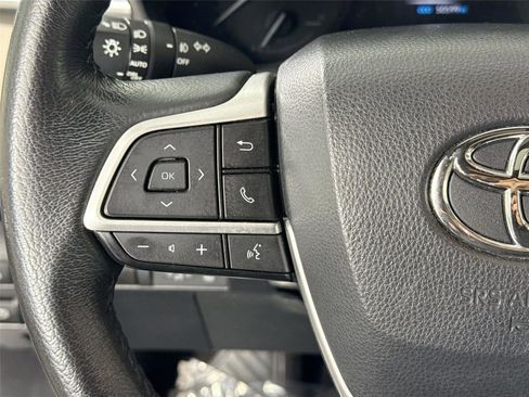 Certified 2023 Toyota Sienna XLE image 17