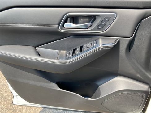 New 2026 Nissan Rogue Platinum AWD/4WD image 13