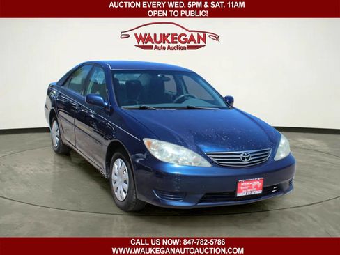 Used 2005 Toyota Camry LE FWD image 3