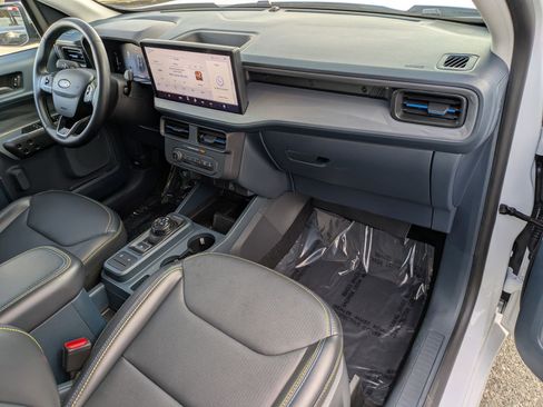 Used 2025 Ford Maverick Lobo image 28