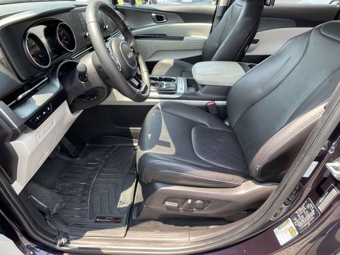Used 2023 Kia Carnival LX FWD image 13