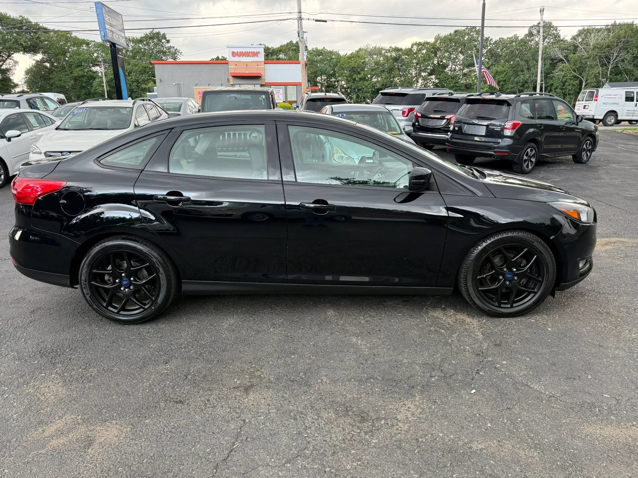 Used 2016 Ford Focus SE w/ Equipment Group 201A FWD image 11
