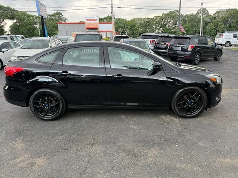 Used 2016 Ford Focus SE w/ Equipment Group 201A FWD image 11
