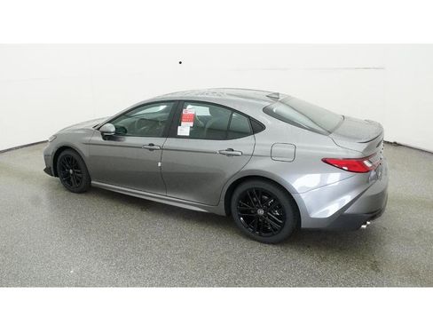 Used 2026 Toyota Camry SE w/ Convenience Package FWD image 4
