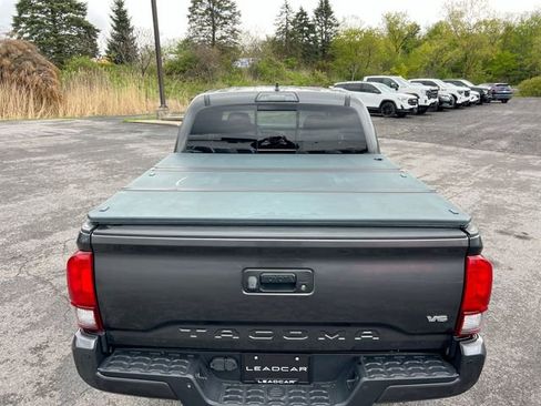Used 2019 Toyota Tacoma TRD Off-Road w/ Technology Package AWD/4WD image 24