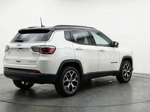 Used 2025 Jeep Compass Limited image 9