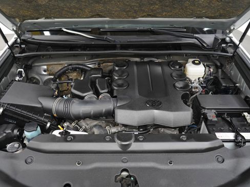 Used 2024 Toyota 4Runner TRD Off-Road Premium image 31