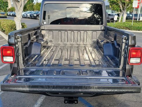 Certified 2022 Jeep Gladiator Rubicon w/ Cold Weather Group image 19