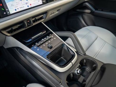 Certified 2026 Porsche Cayenne AWD/4WD image 19