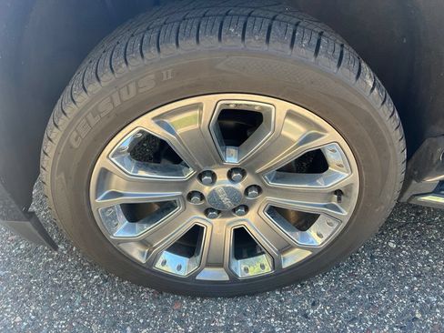 Used 2018 GMC Yukon Denali w/ Open Road Package AWD/4WD image 18