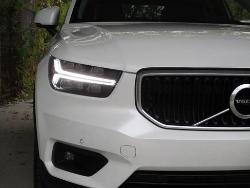 Used 2022 Volvo XC40 T5 Momentum image 59