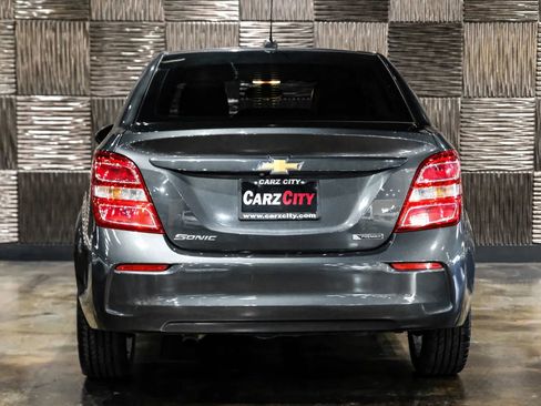Used 2019 Chevrolet Sonic Premier FWD image 9