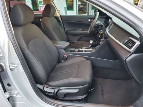 Used 2020 Kia Optima LX image 10