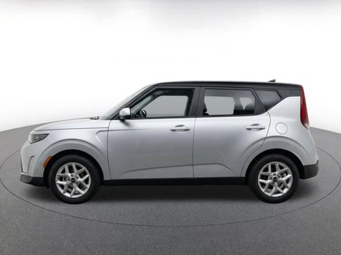 Used 2025 Kia Soul LX w/ LX Technology Package FWD image 4