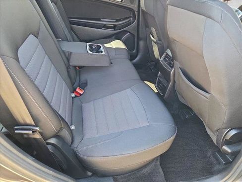 Used 2018 Ford Edge SE FWD image 19