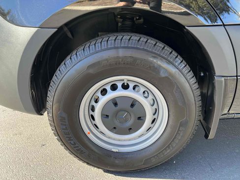 Used 2023 Mercedes-Benz Sprinter 2500 image 63