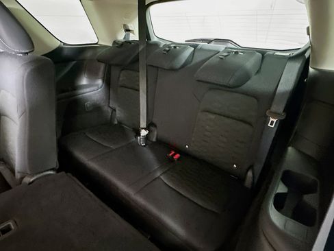 Used 2025 Nissan Pathfinder SV image 28