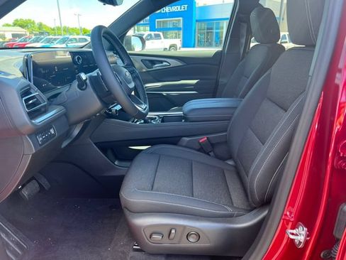 New 2026 Chevrolet Traverse LT w/ Driver Confidence Package AWD/4WD image 3