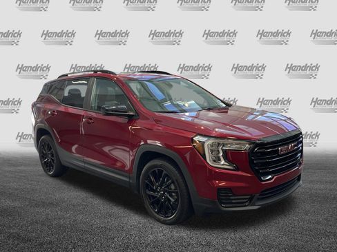 Used 2024 GMC Terrain SLE w/ Driver Convenience Package FWD image 2