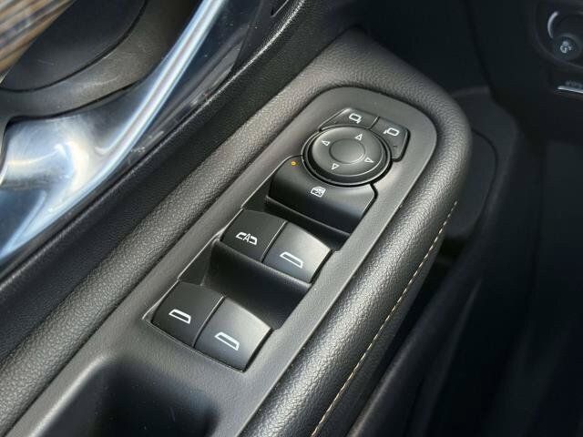 Used 2020 GMC Terrain SLE w/ Driver Convenience Package AWD/4WD image 17
