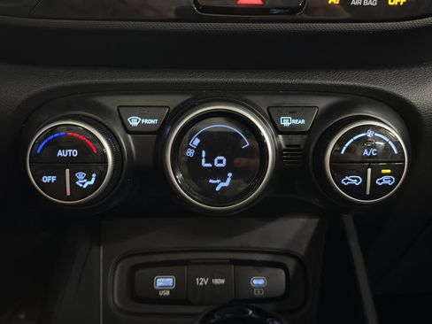 Used 2025 Hyundai Venue SEL FWD image 29