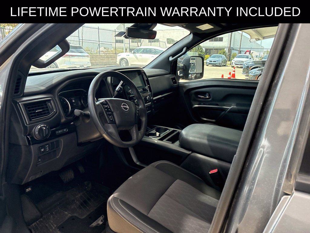 Used 2023 Nissan Titan SV w/ SV Convenience Package RWD image 6