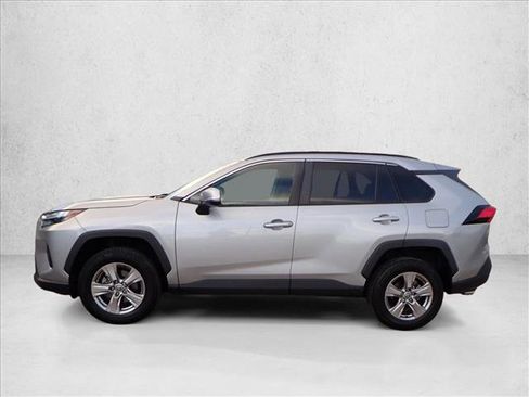Used 2022 Toyota RAV4 XLE image 2
