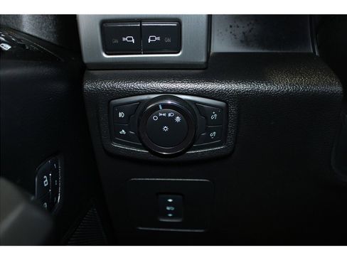 Used 2017 Ford F150 Platinum w/ Equipment Group 701A Luxury image 31