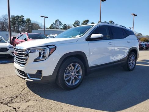 Used 2023 GMC Terrain SLT image 3