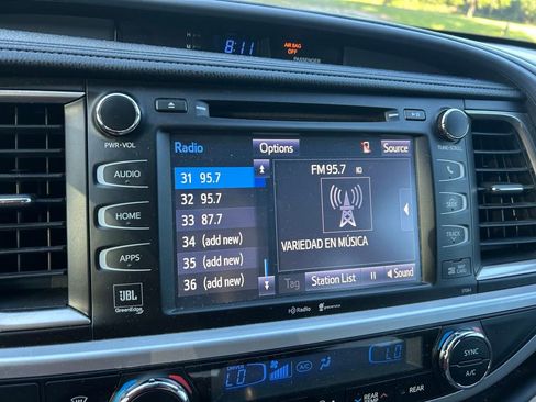Used 2014 Toyota Highlander Limited Platinum FWD image 26