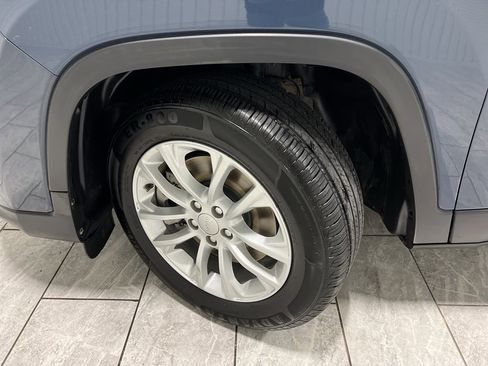 Used 2021 Jeep Cherokee Latitude w/ Mopar Interior Package image 32