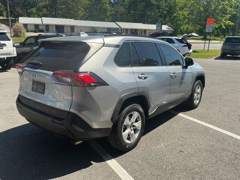 Used 2021 Toyota RAV4 XLE FWD image 6