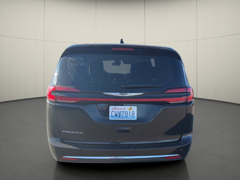 Used 2024 Chrysler Pacifica Touring-L FWD image 6