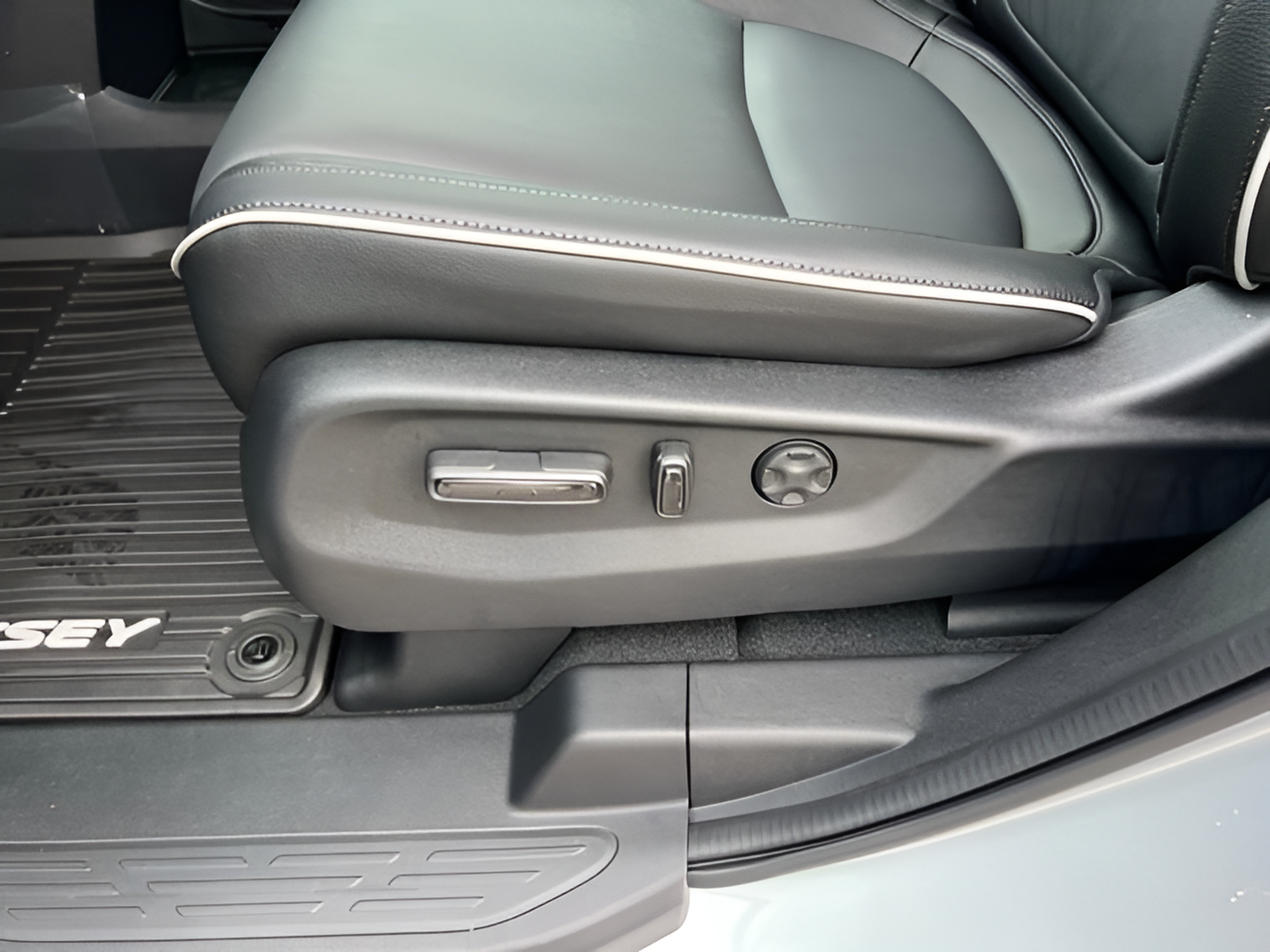 Used 2026 Honda Odyssey Touring image 12