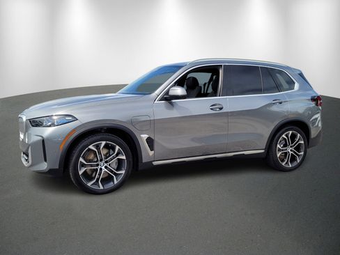 Used 2026 BMW X5 xDrive50e image 3