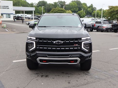 Used 2026 Chevrolet Suburban Z71 w/ Comfort Package AWD/4WD image 3