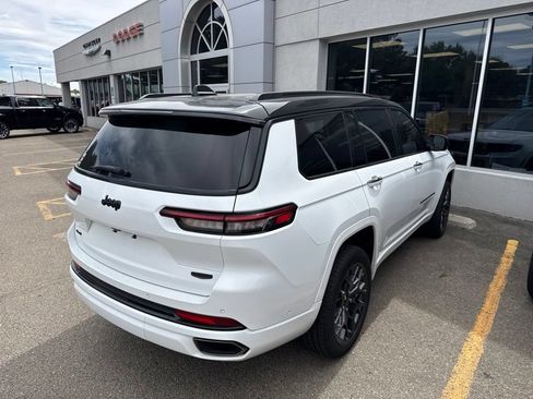 Used 2025 Jeep Grand Cherokee L Summit AWD/4WD image 3