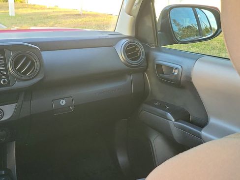 Certified 2022 Toyota Tacoma SR image 18